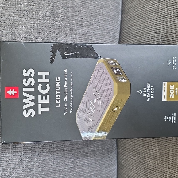 Swiss Tech Wireless Charging Power Bank, New - Picture 2 of 7